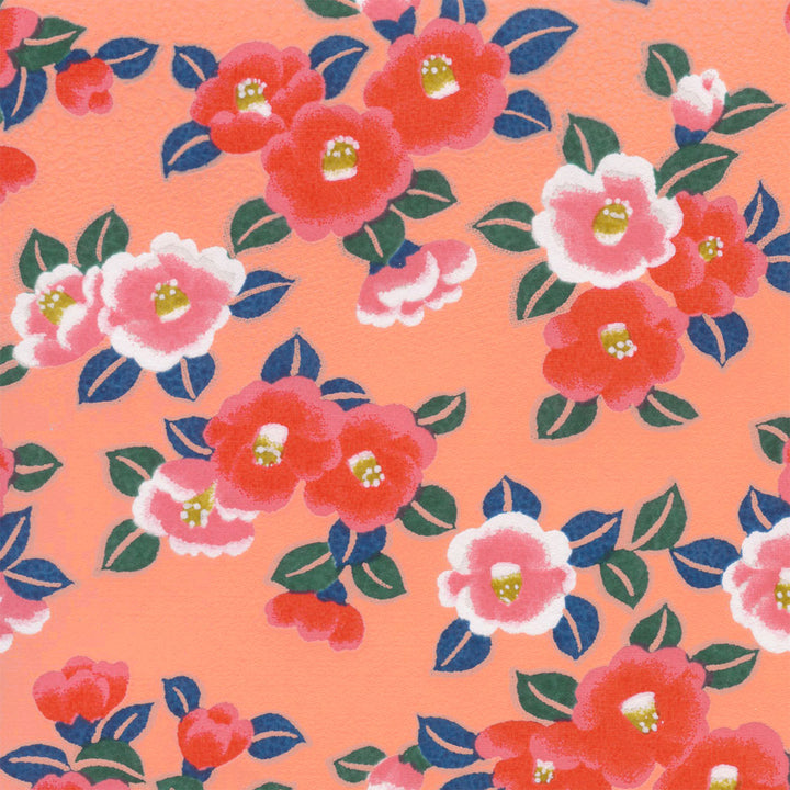 carré de 10cm par 10cm de papier japonais yuzen chiyogami aux motifs de camélias tsubaki dans les tons corail, roses, bleus et verts adeline klam (M954)