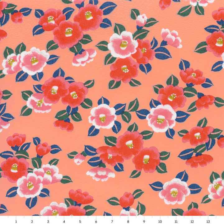 carré de 14cm par 14cm de papier japonais yuzen chiyogami aux motifs de camélias tsubaki dans les tons corail, roses, bleus et verts adeline klam (M954)