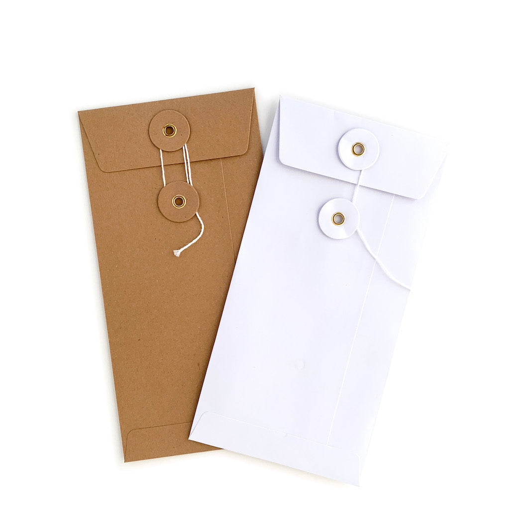 enveloppes japonaises blanche et kraft à fermeture à rondelle et ficelle de 22cm par 11cm blanc