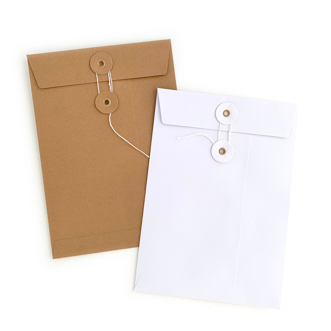 enveloppes japonaises blanche et kraft à fermeture à rondelle et ficelle de 23cm par 16cm blanc