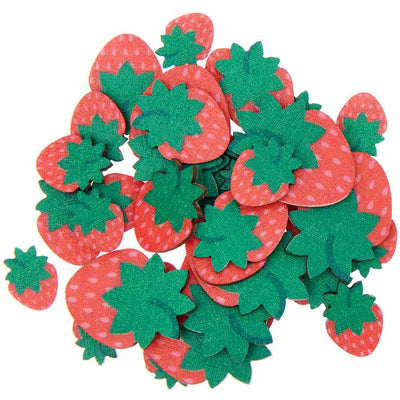 lot de 36 éléments en bois en forme de fraises dans les tons rouges, roses et verts dispersés à plat