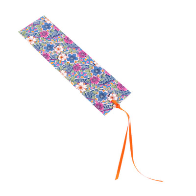 recto d'un marque-page en papier japonais aux motifs d'ondulations fleuries et vagues dans les tons bleus, orange et violet adeline klam