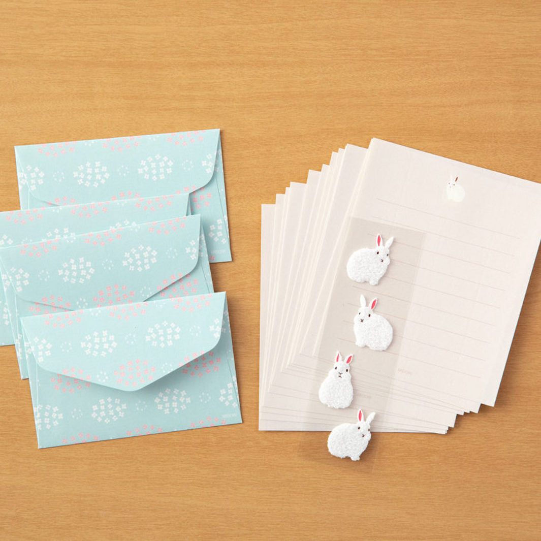 Mini Set of 12 Writing Papers, 4 Envelopes and 4 Stickers - Rabbits