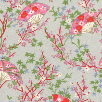 papier japonais aux motifs d'éventails et de branches de couleurs grises, rouges, rose vif et vert adeline klam de 10cm par 10cm
