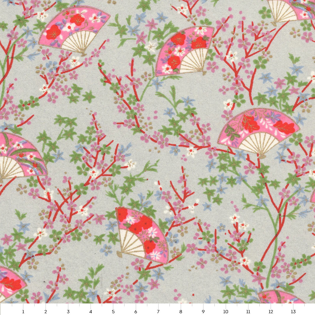 papier japonais aux motifs d'éventails et de branches de couleurs grises, rouges, rose vif et vert adeline klam de 14cm par 14cm