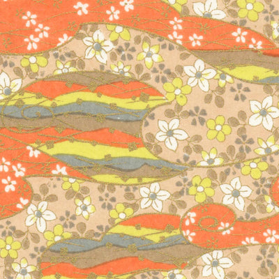 papier japonais aux motifs d'azalées et de nuages orange, jaunes, saumon clair, bleu gris et dorés adeline klam de 10cm par 10cm
