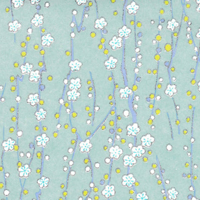 papier japonais aux motifs de branches en fleurs bleu pâle adeline klam de 10cm par 10cm