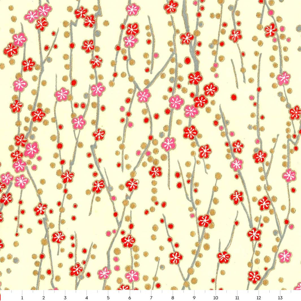 papier japonais aux motifs de branches en fleurs crème et rouge adeline klam de 14cm par 14cm