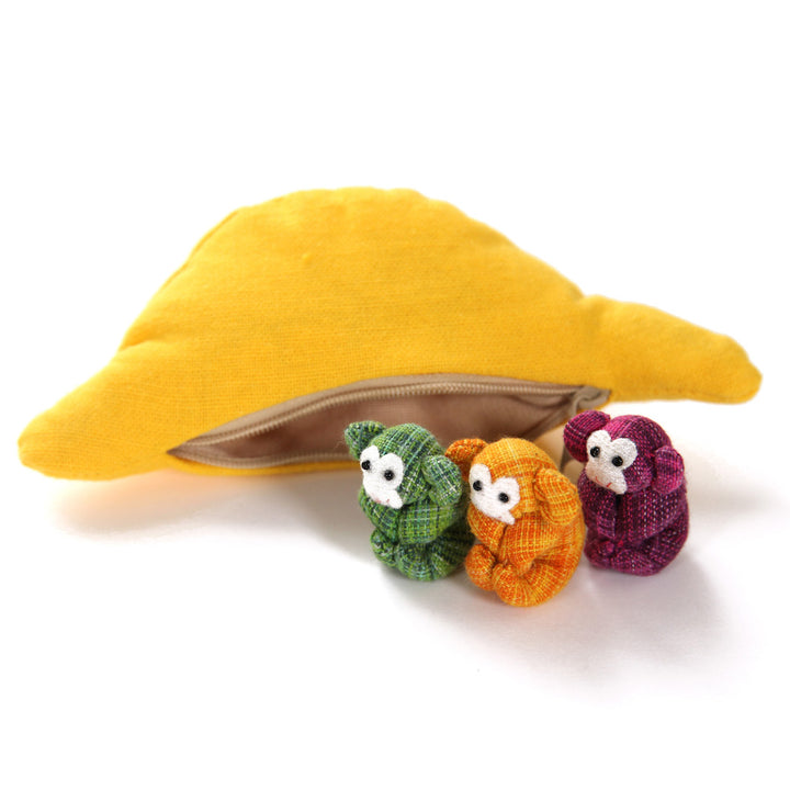 Banane Jaune & Trio de Singes Colorés en Tissus